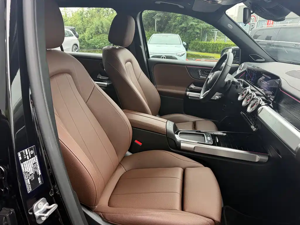 Mercedes-Benz EQB — фото 11