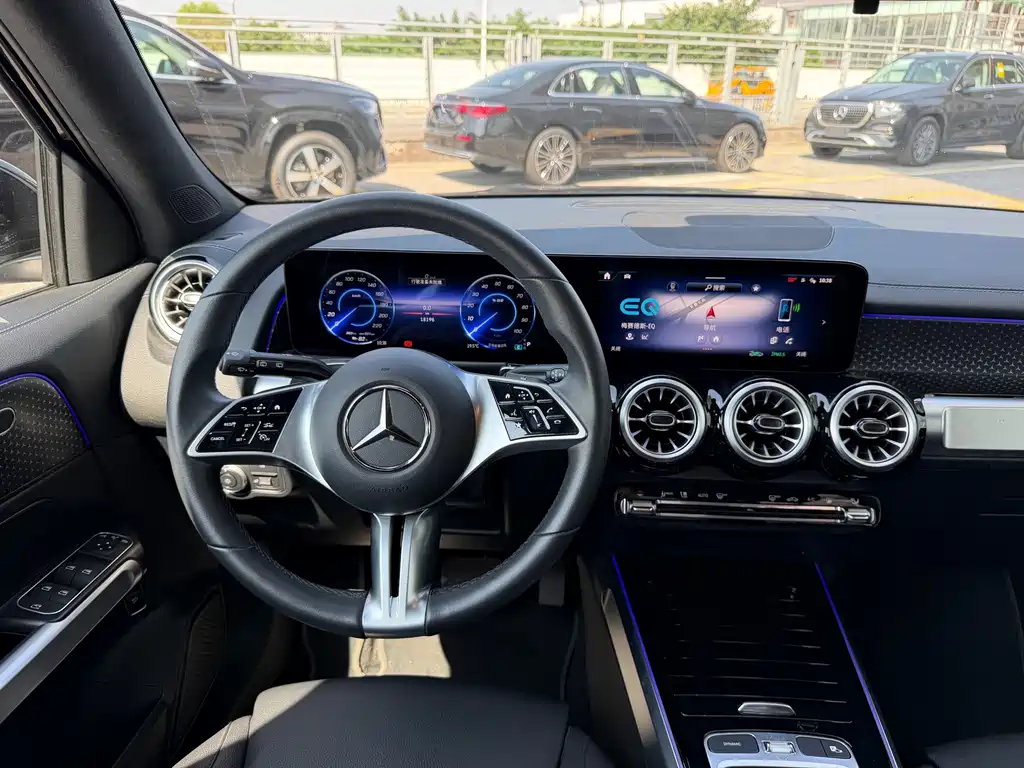 Mercedes-Benz EQB — фото 18
