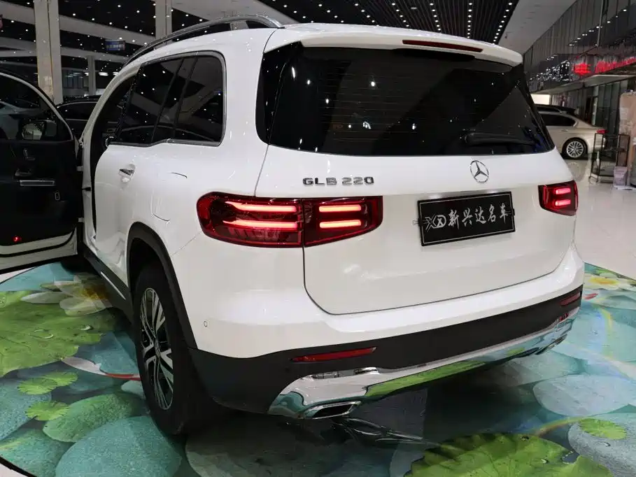 Mercedes-Benz GLB — фото 21