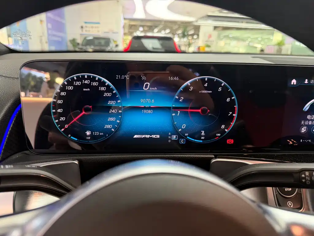 Mercedes-Benz GLB AMG — фото 14