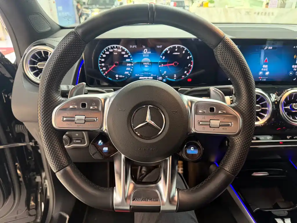 Mercedes-Benz GLB AMG — фото 9