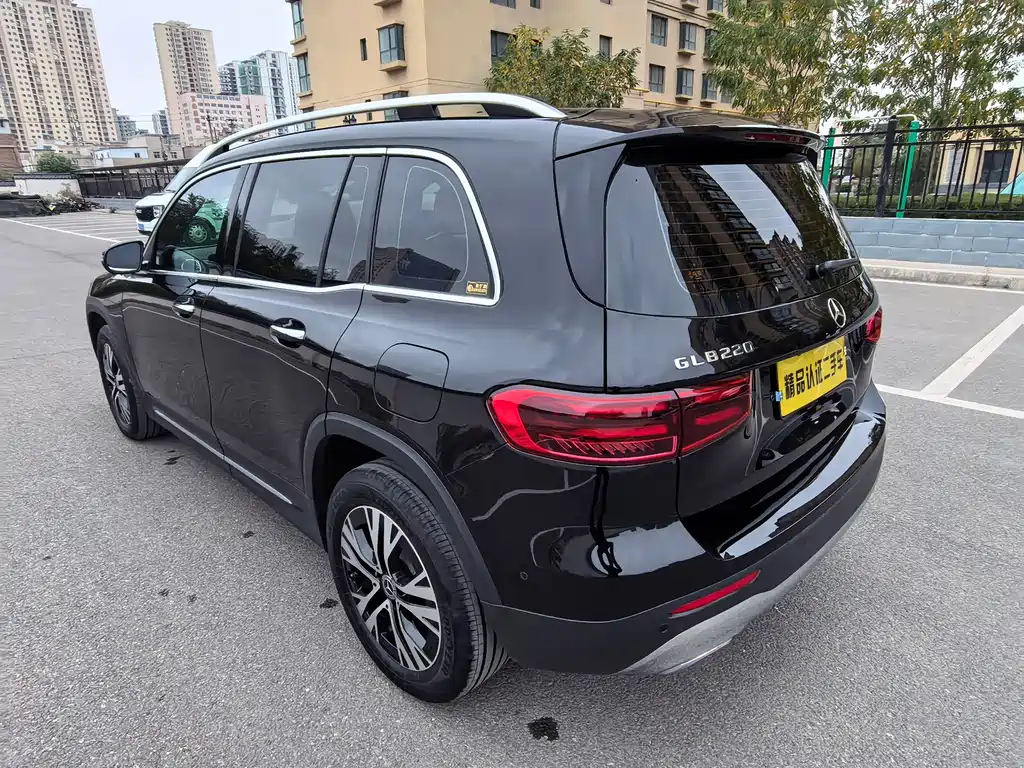 Mercedes-Benz GLB — фото 19