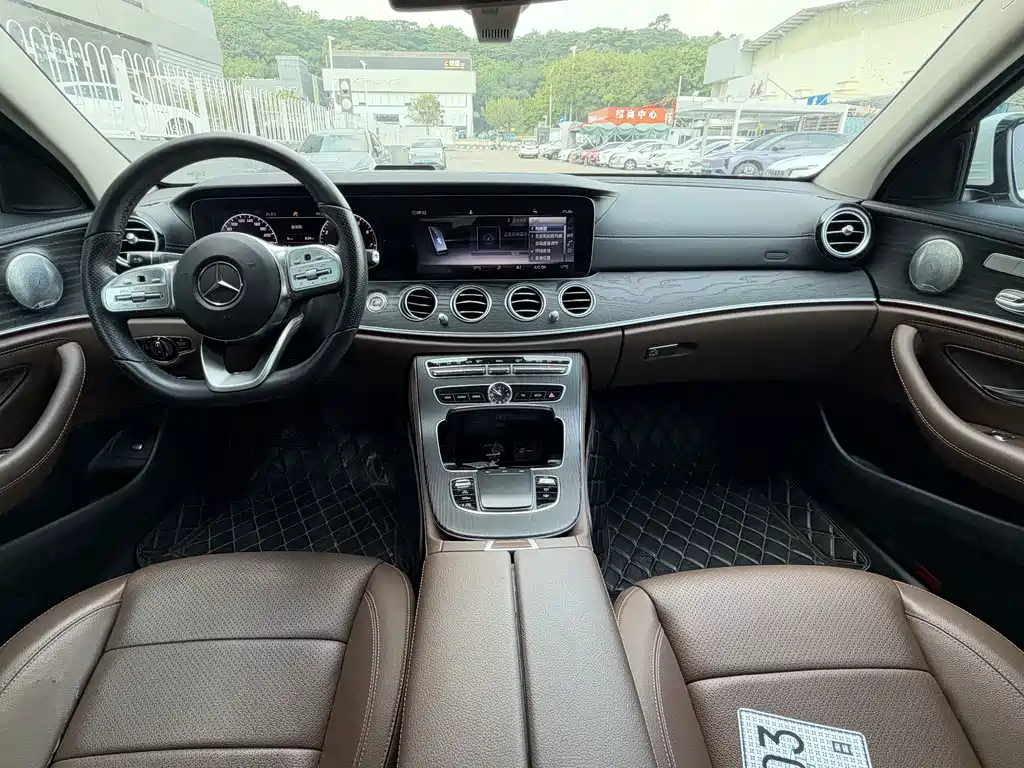Mercedes-Benz E-Class — фото 14