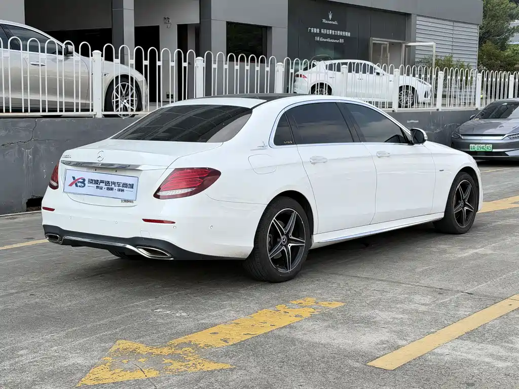 Mercedes-Benz E-Class — фото 15