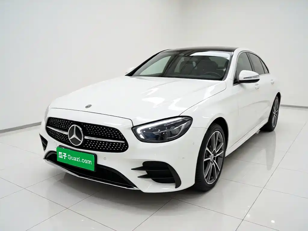 Mercedes-Benz E-Class — фото 1