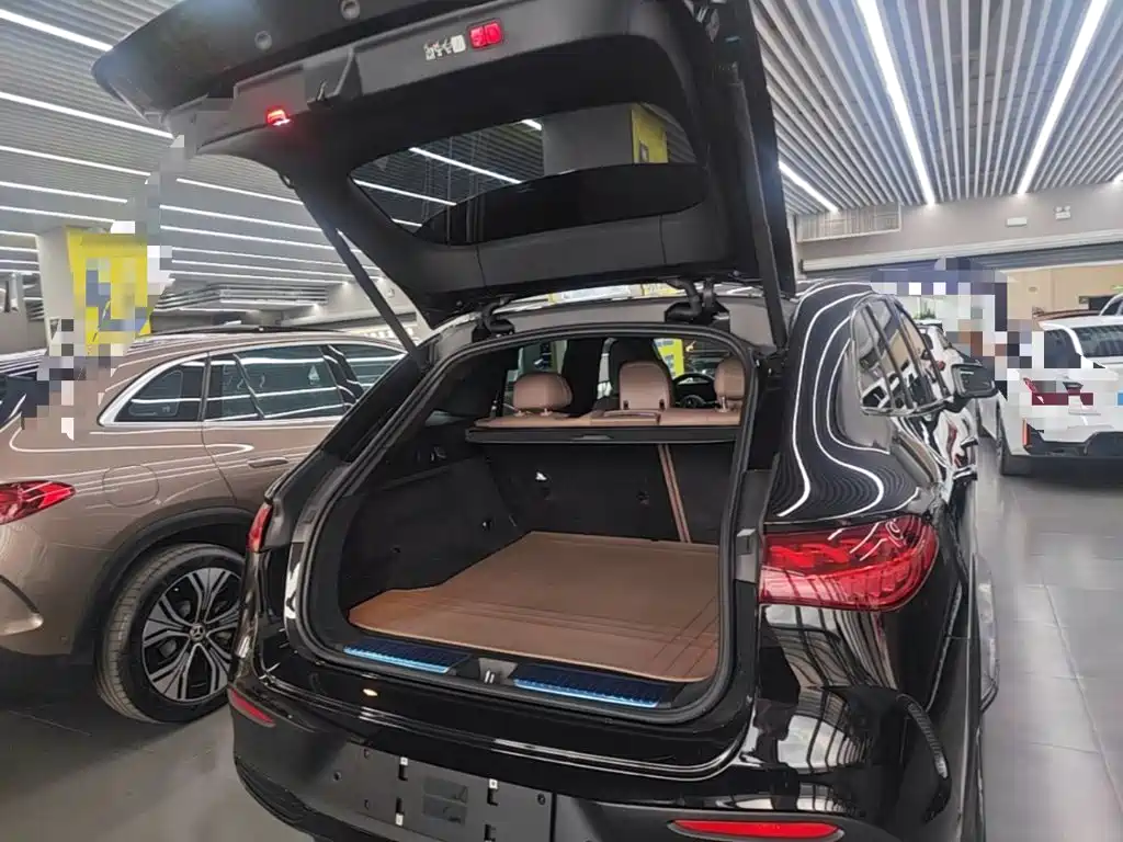 Mercedes-Benz EQE SUV — фото 18
