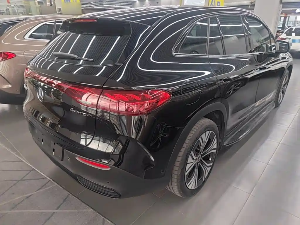 Mercedes-Benz EQE SUV — фото 6