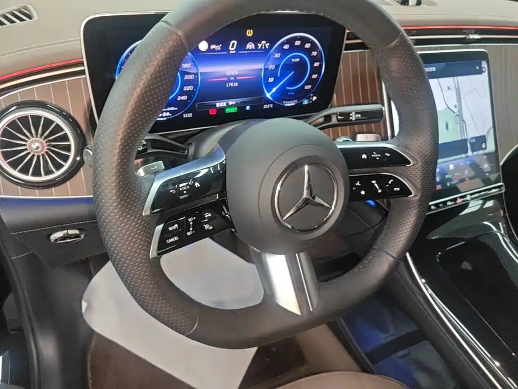 Mercedes-Benz EQE SUV — фото 10