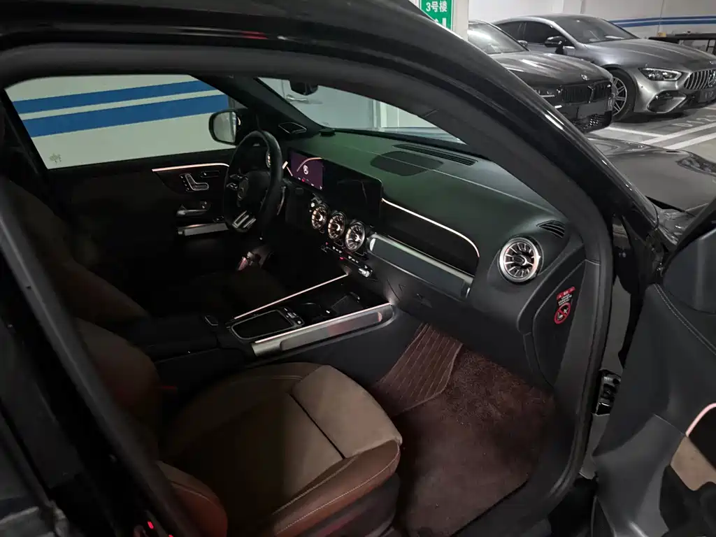 Mercedes-Benz GLB AMG — фото 10