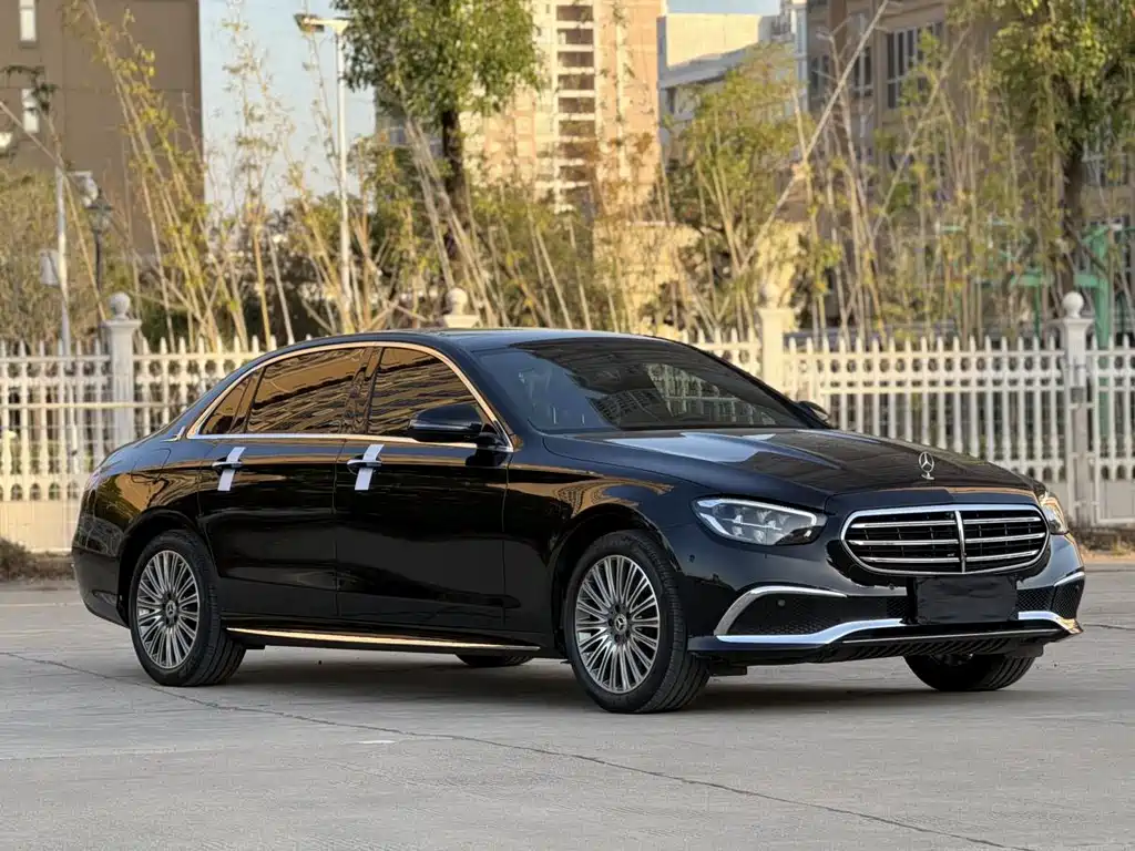Mercedes-Benz E-Class — фото 4