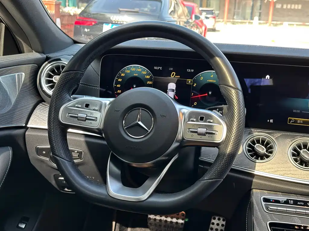 Mercedes-Benz CLS — фото 23