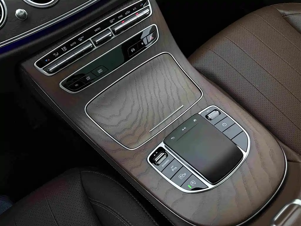 Mercedes-Benz E-Class — фото 13