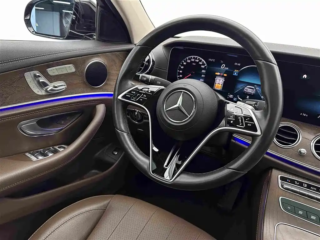 Mercedes-Benz E-Class — фото 10
