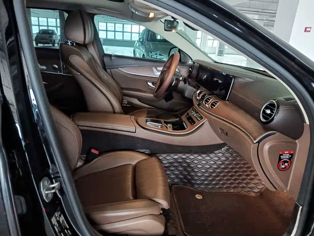 Mercedes-Benz E-Class — фото 11