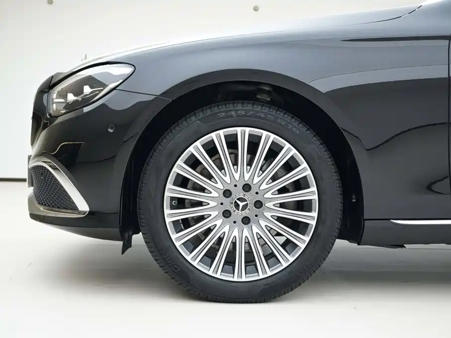 Mercedes-Benz E-Class — фото 15