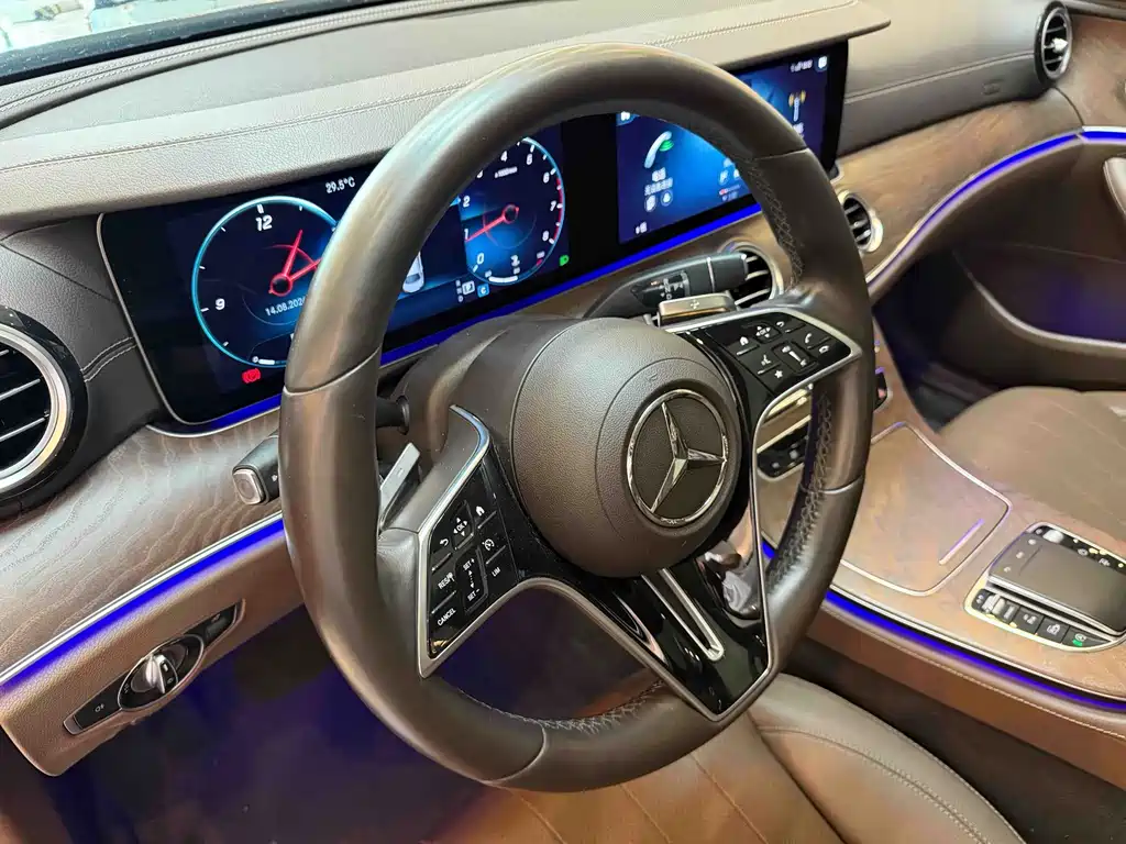 Mercedes-Benz E-Class — фото 11