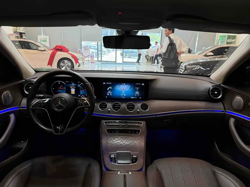 Mercedes-Benz E-Class — фото 15