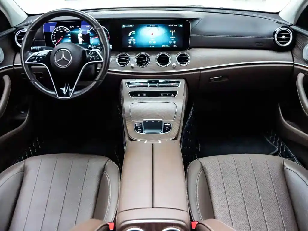 Mercedes-Benz E-Class — фото 7