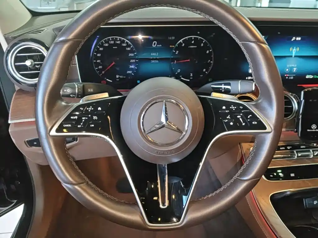 Mercedes-Benz E-Class — фото 10