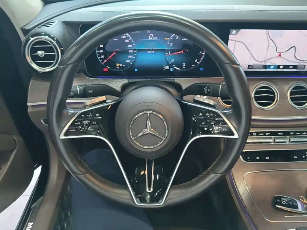 Mercedes-Benz E-Class — фото 10