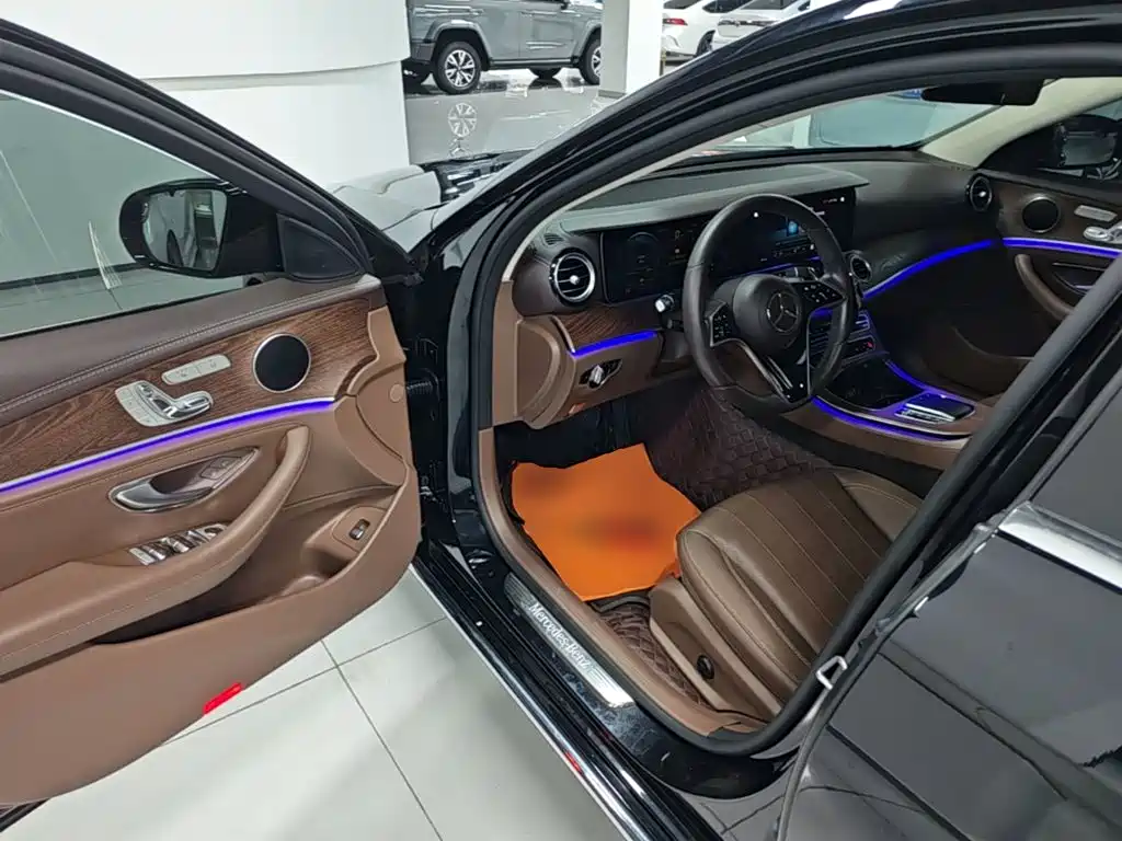 Mercedes-Benz E-Class — фото 15