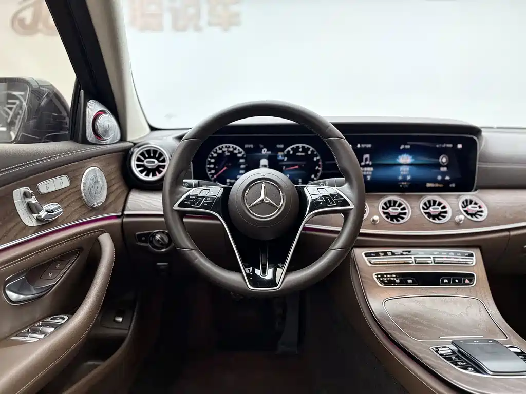 Mercedes-Benz E-Class — фото 8