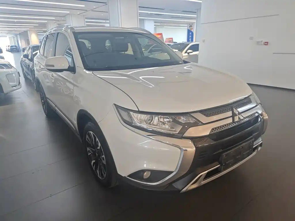 Mitsubishi Outlander — фото 3