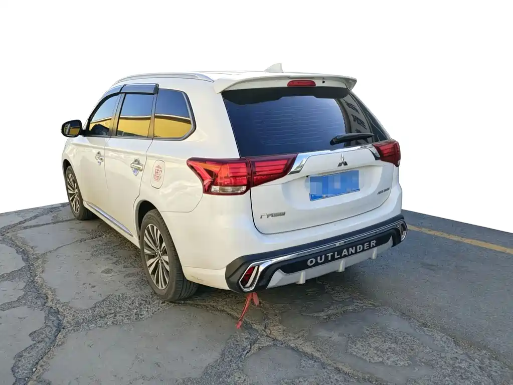 Mitsubishi Outlander — фото 3