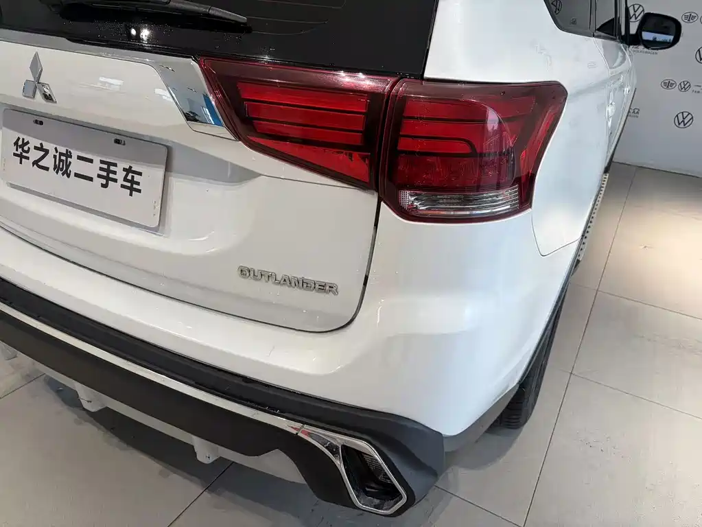Mitsubishi Outlander — фото 13