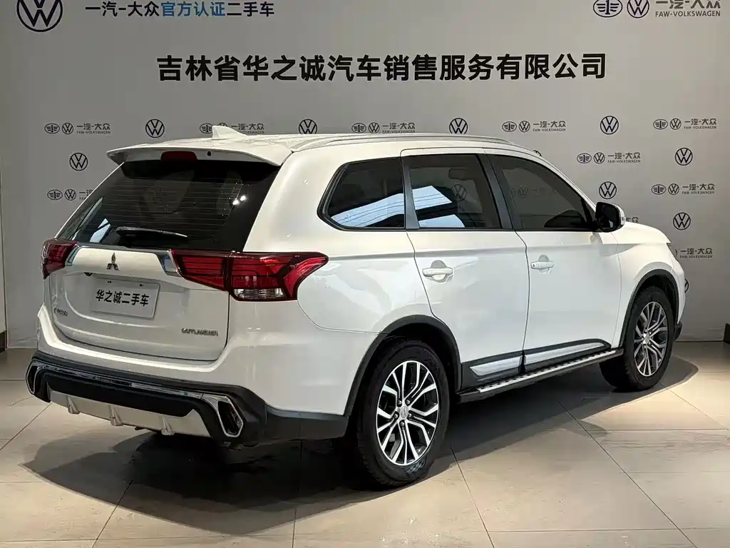 Mitsubishi Outlander — фото 4