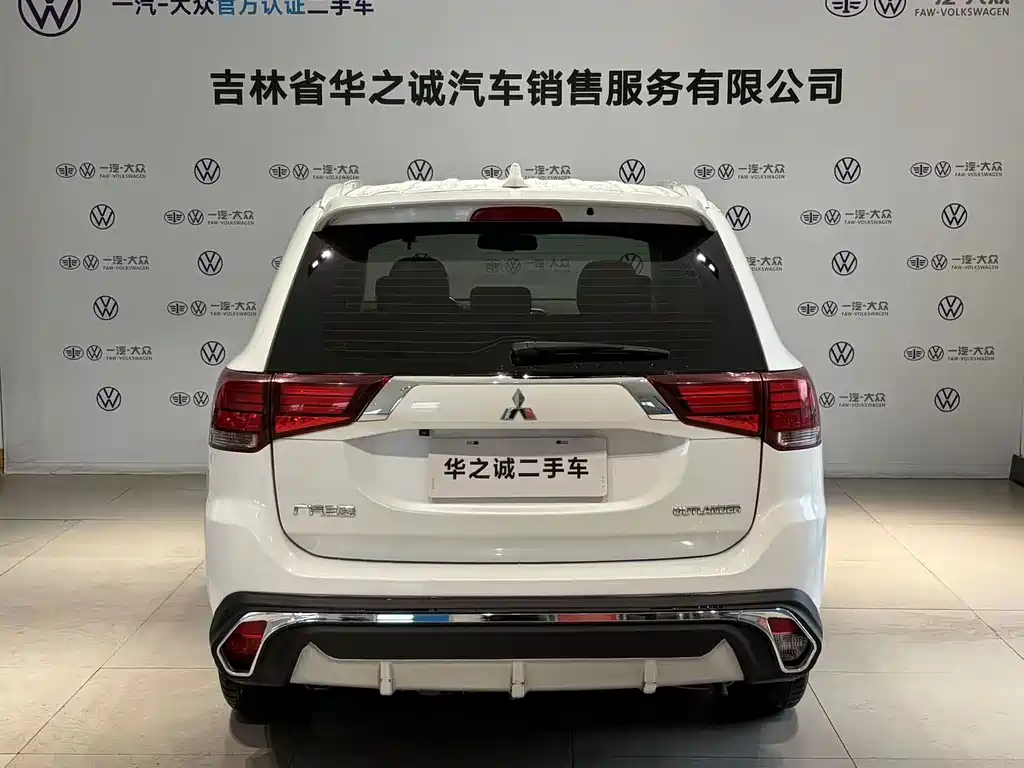 Mitsubishi Outlander — фото 5