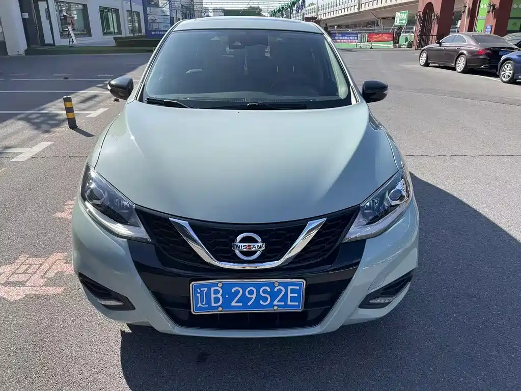Nissan Tiida — фото 2