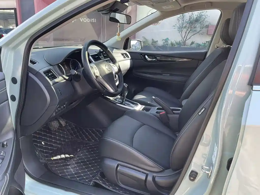 Nissan Tiida — фото 4
