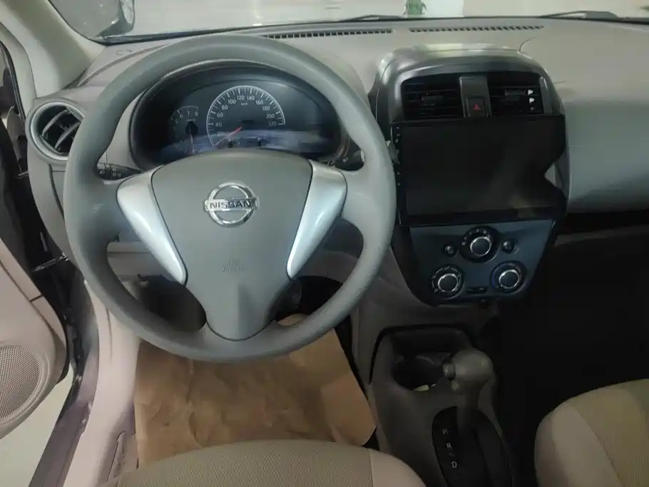 Nissan Sunny — фото 13