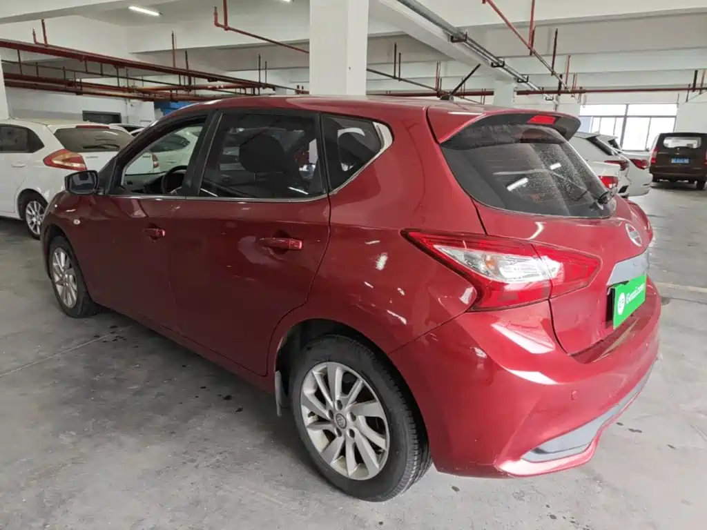 Nissan Tiida — фото 4