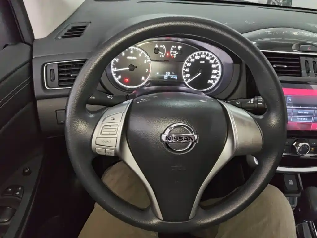 Nissan Tiida — фото 10