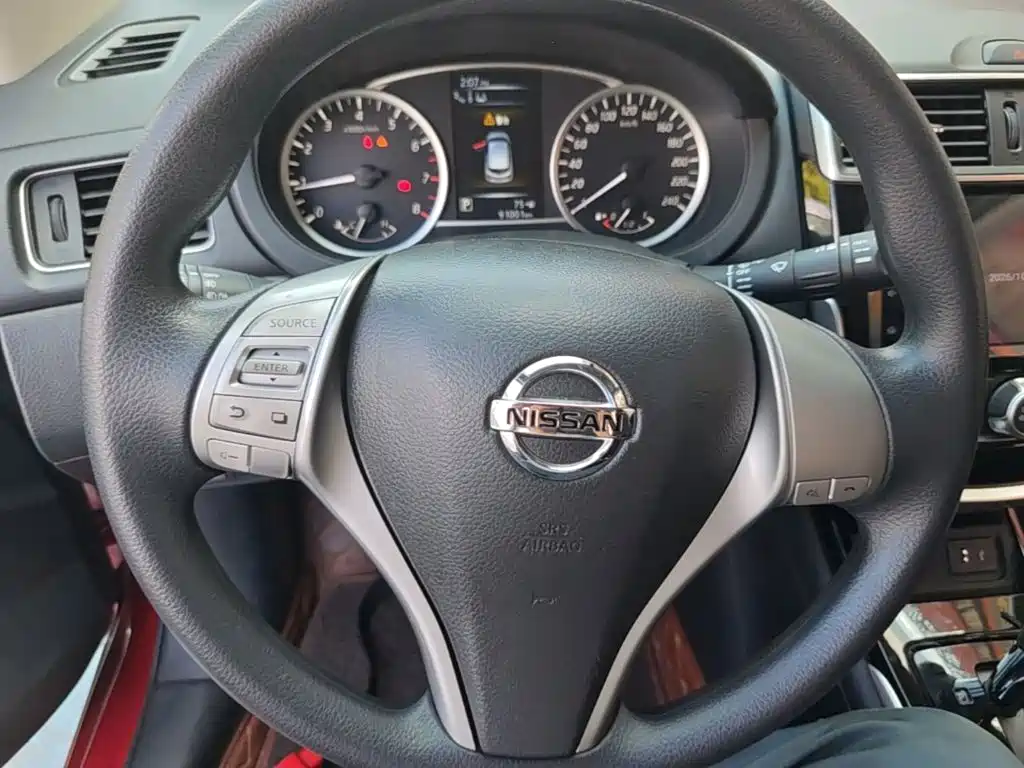 Nissan Tiida — фото 10
