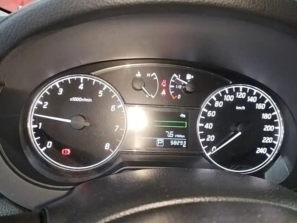 Nissan Tiida — фото 11