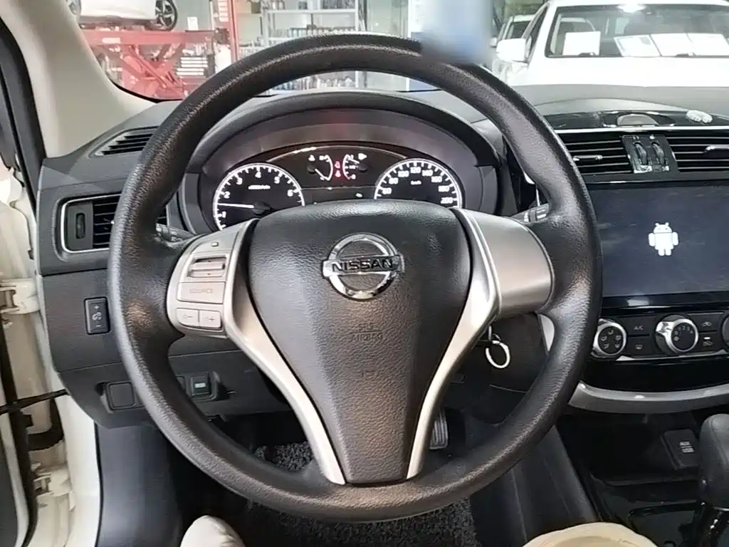 Nissan Tiida — фото 10