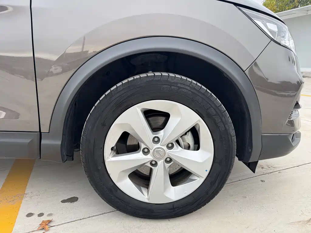 Nissan Qashqai — фото 11