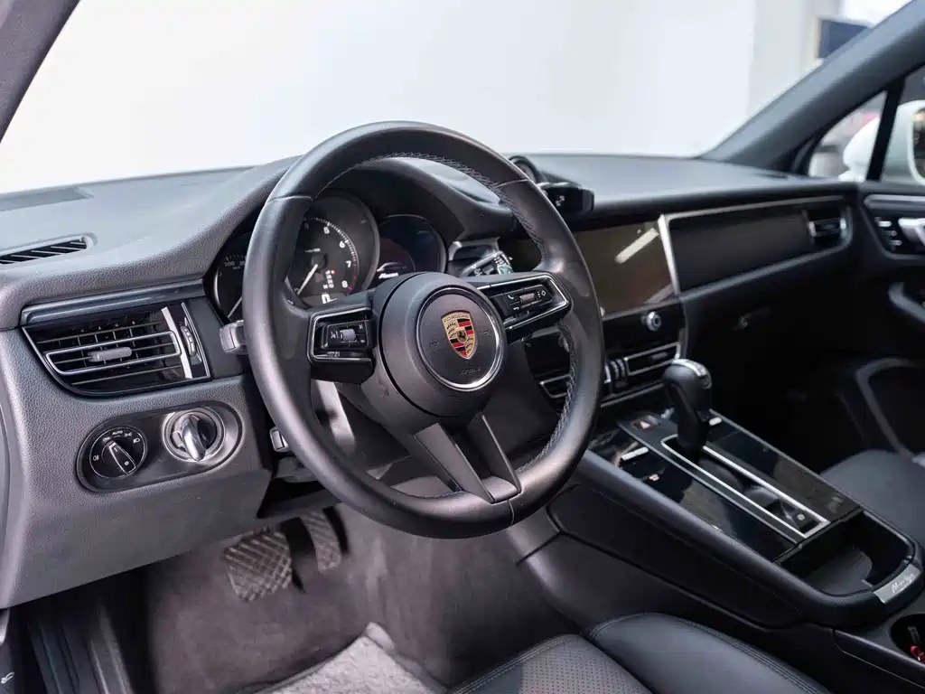Porsche Macan — фото 11