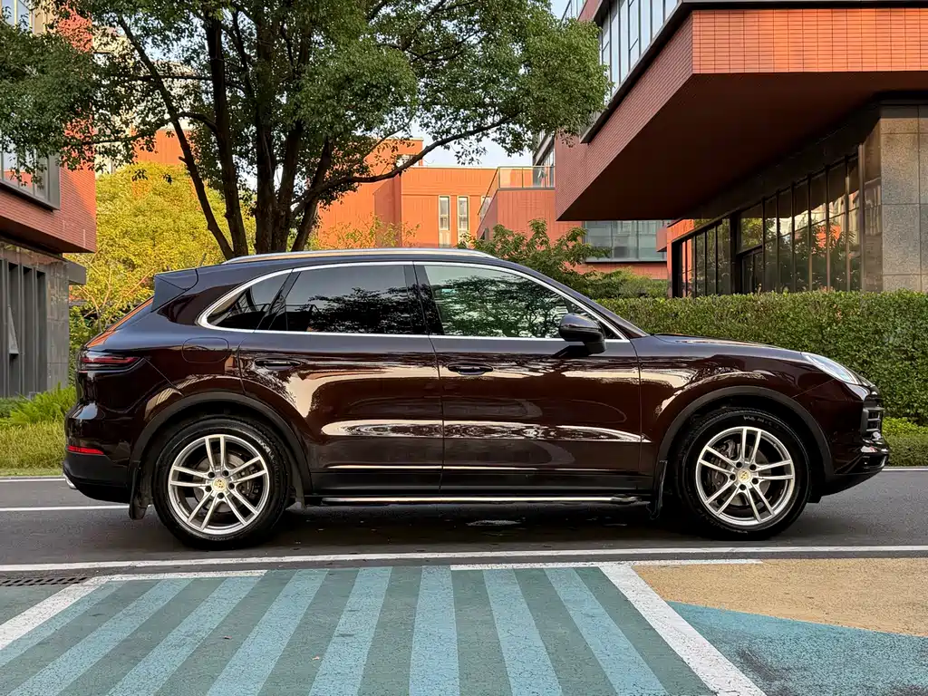 Porsche Cayenne — фото 2