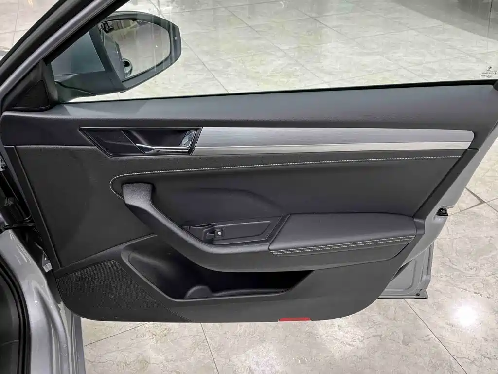 Skoda Superb — фото 17