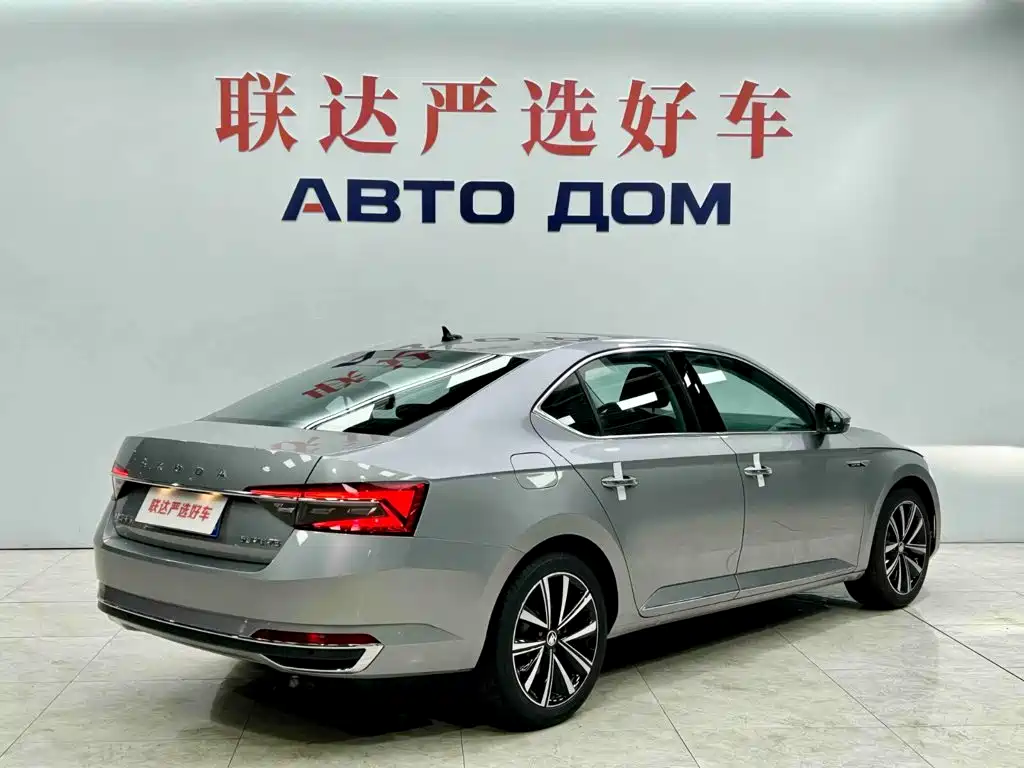 Skoda Superb — фото 6