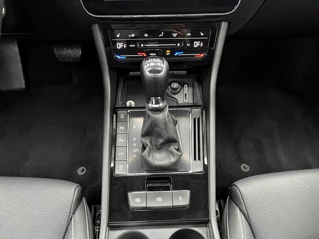 Skoda Superb — фото 10