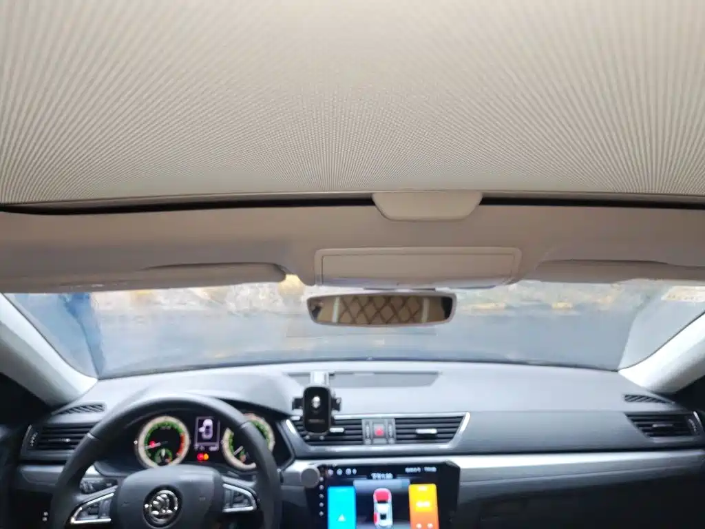 Skoda Superb — фото 14