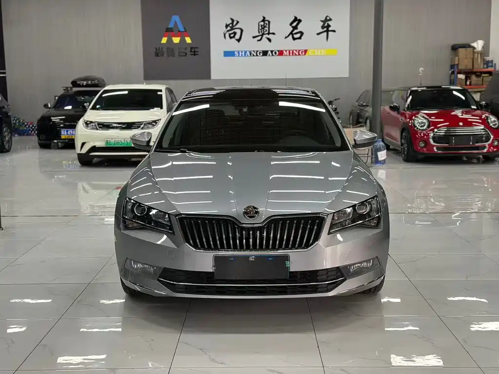 Skoda Superb — фото 2