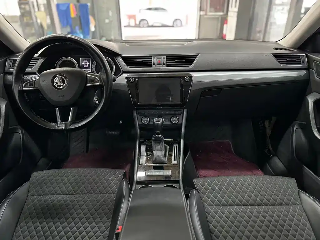 Skoda Superb — фото 11