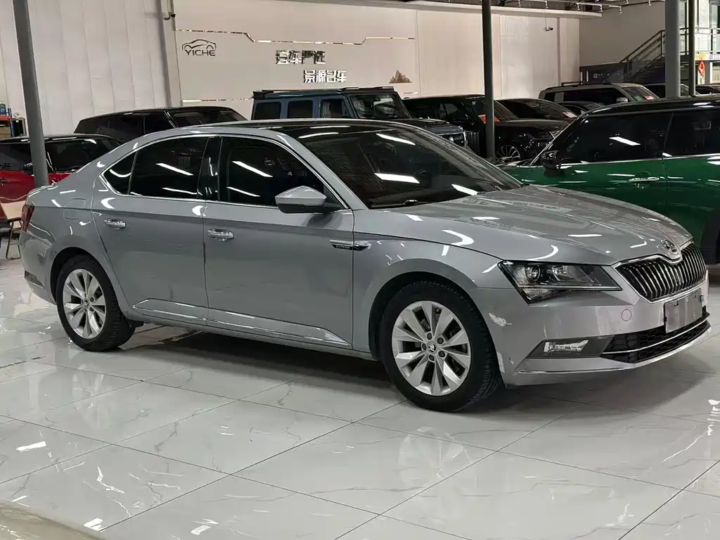 Skoda Superb — фото 3