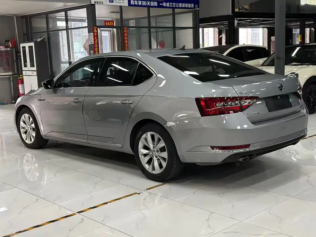 Skoda Superb — фото 4